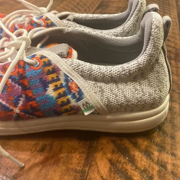 Minnetonka Tennis Shoes - 7 - Picture 4 of 8